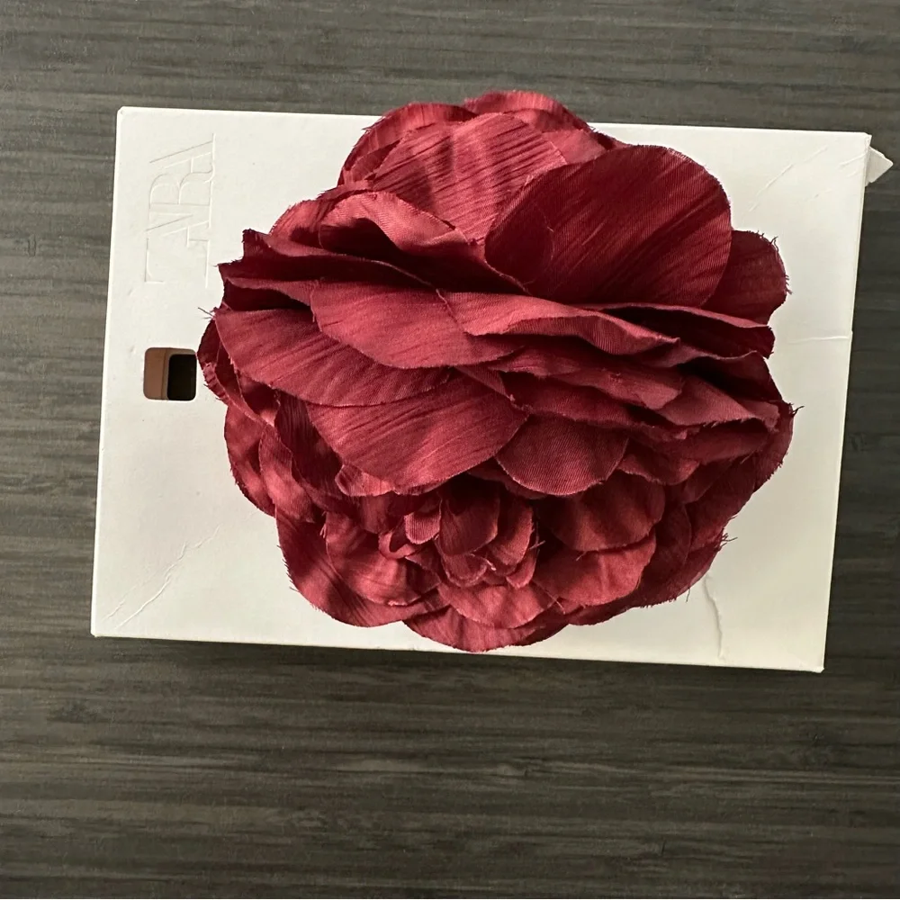 Zara Woven Floral Hair Clip in Burgundy - Picture 3 of 9